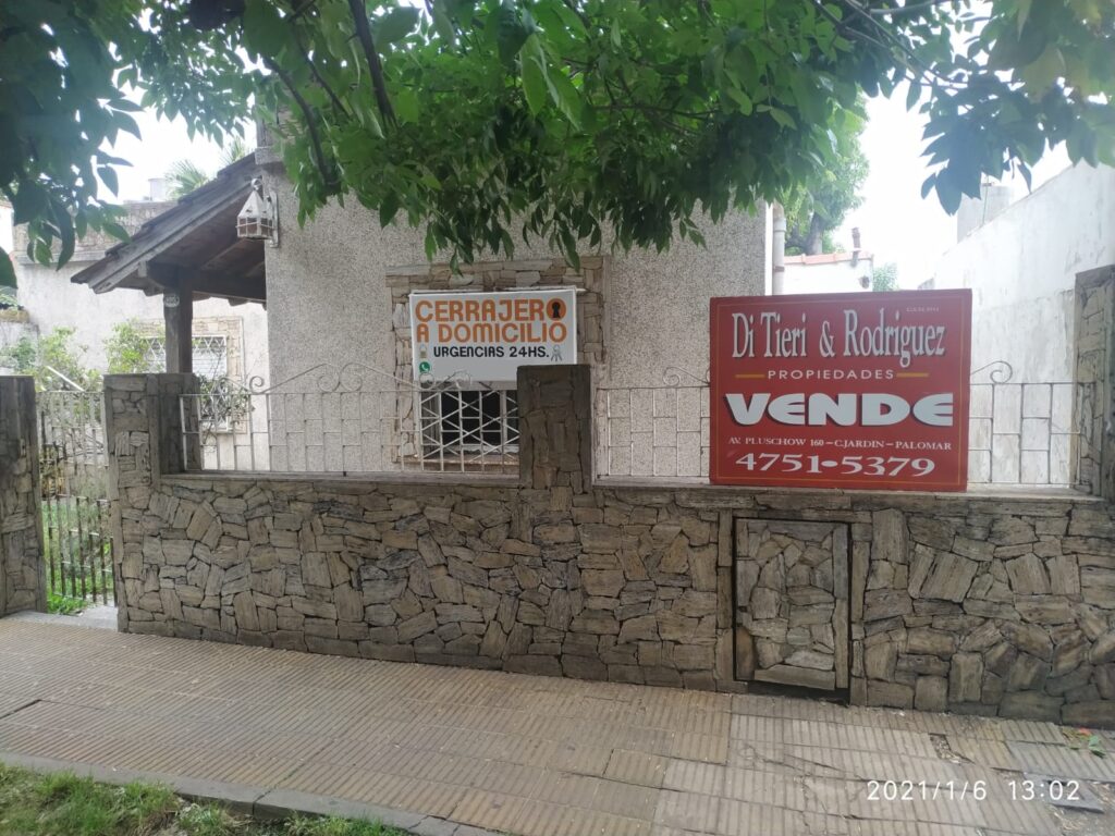 Venta de casa a reciclar de 3 ambientes